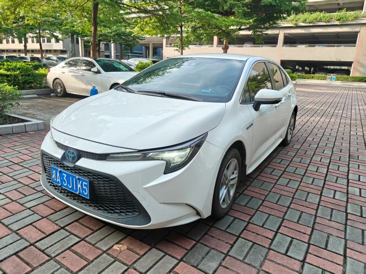 2022款 广汽丰田雷凌双擎三厢 1.8L CVT 领先版两驱混动 带辅助驾驶配置