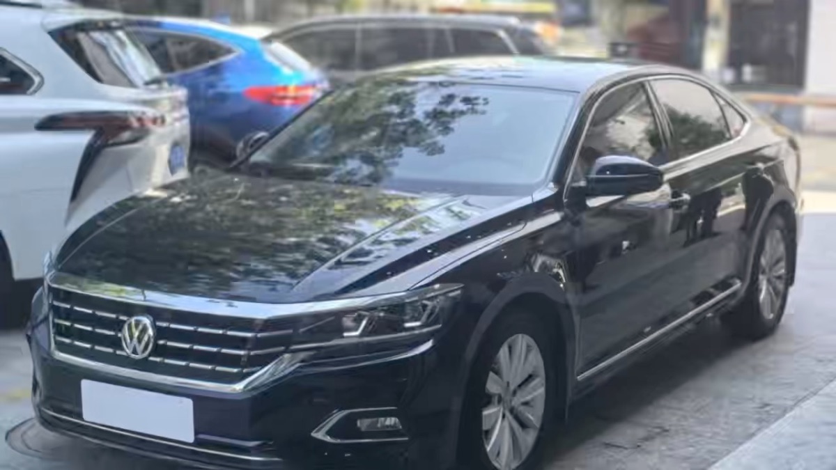 2019款大众帕萨特330TSI精英版