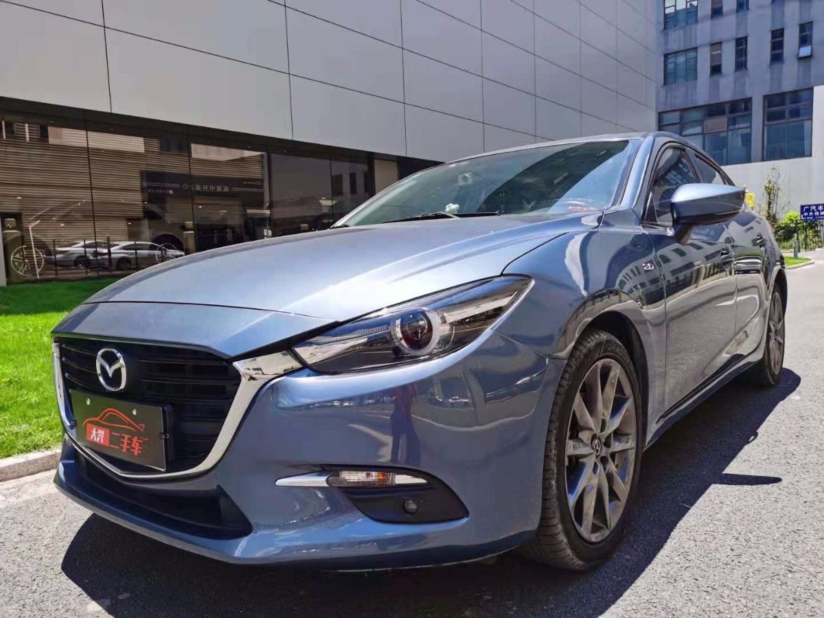 2017 Mazda 3 Enclave hatchback 2.0L automatic luxury model national V 59,900 kilometers