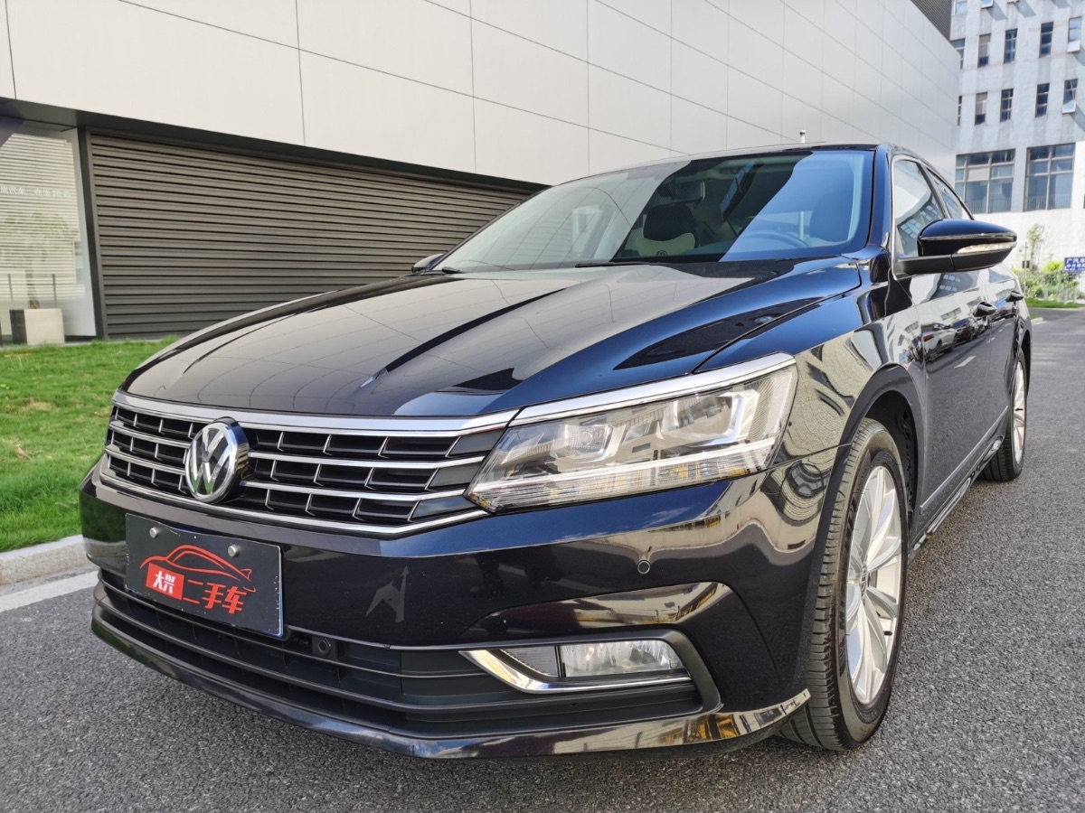 2017款 大众 帕萨特 1.8TSI 双离合 330TSI 尊荣版 5.6万公里