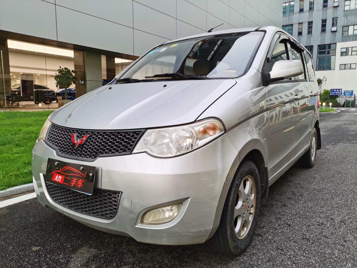 2010款 五菱 宏光 1.2 手动 6430K 标准型 7座 8.5万公里