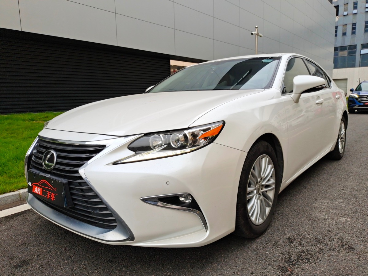 2015 Lexus ES (imported) 2.0 manual all-in-one elite version 57,000 kilometers